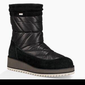 Ugg Beck Quilted Waterproof Boot Size 8